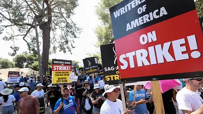 Guionistas de Hollywood dicen que nueva propuesta de los estudios no es suficiente Guionistas de Hollywood dicen que nueva propuesta de los estudios no es suficiente