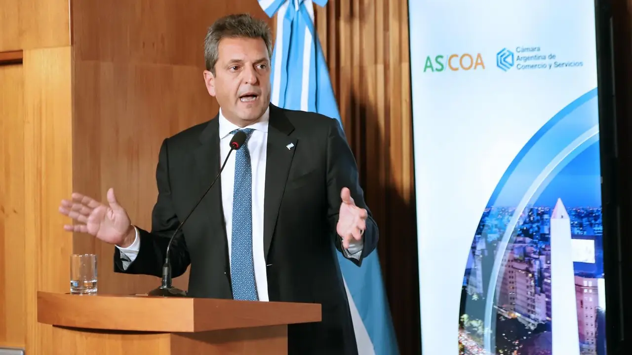 Massa se saca el traje de ministro y se mete de lleno en la campaña