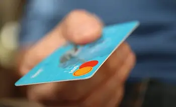 El 76% de los endeudados recurre al crédito para pagar alimentos, salud y servicios  | Crisis económica