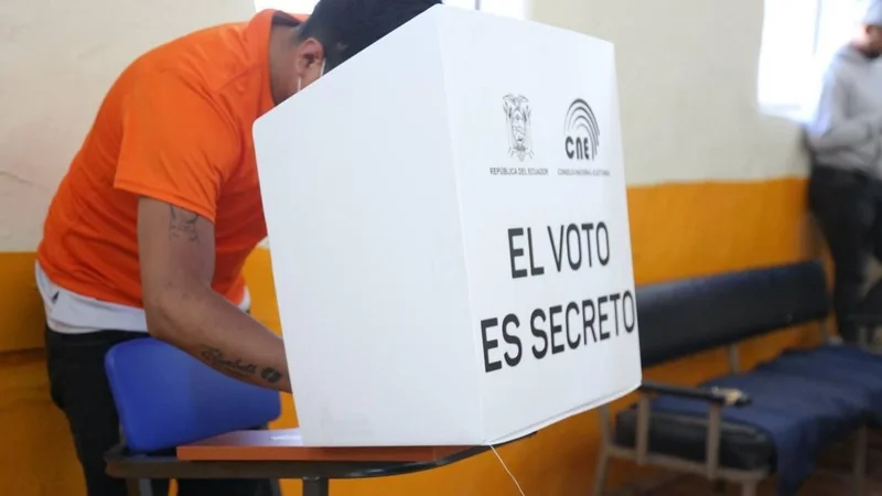 El domingo 20 de agosto se votó en Ecuador, pero los comicios deberán repetirse en el exterior para la Asamblea Nacional.