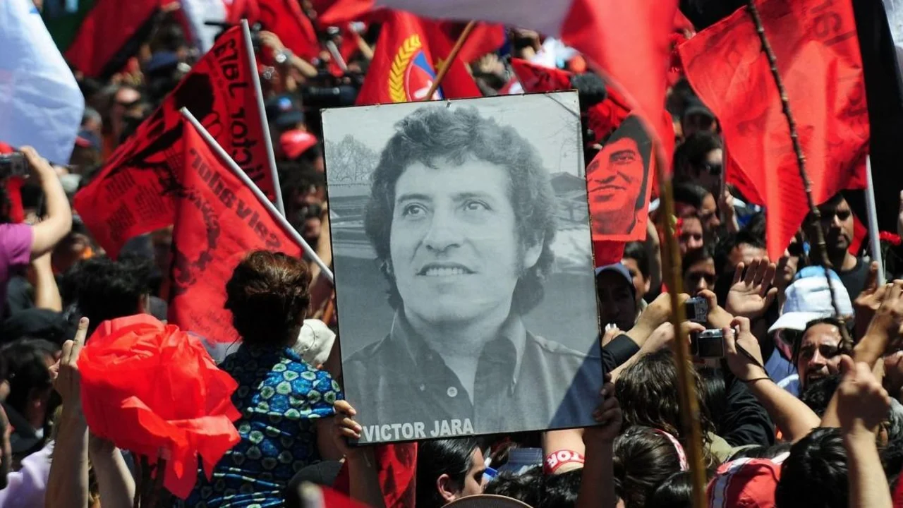 El cantautor chileno Víctor Jara fue detenido, secuestrado y asesinado por la dictadura pinochetista.