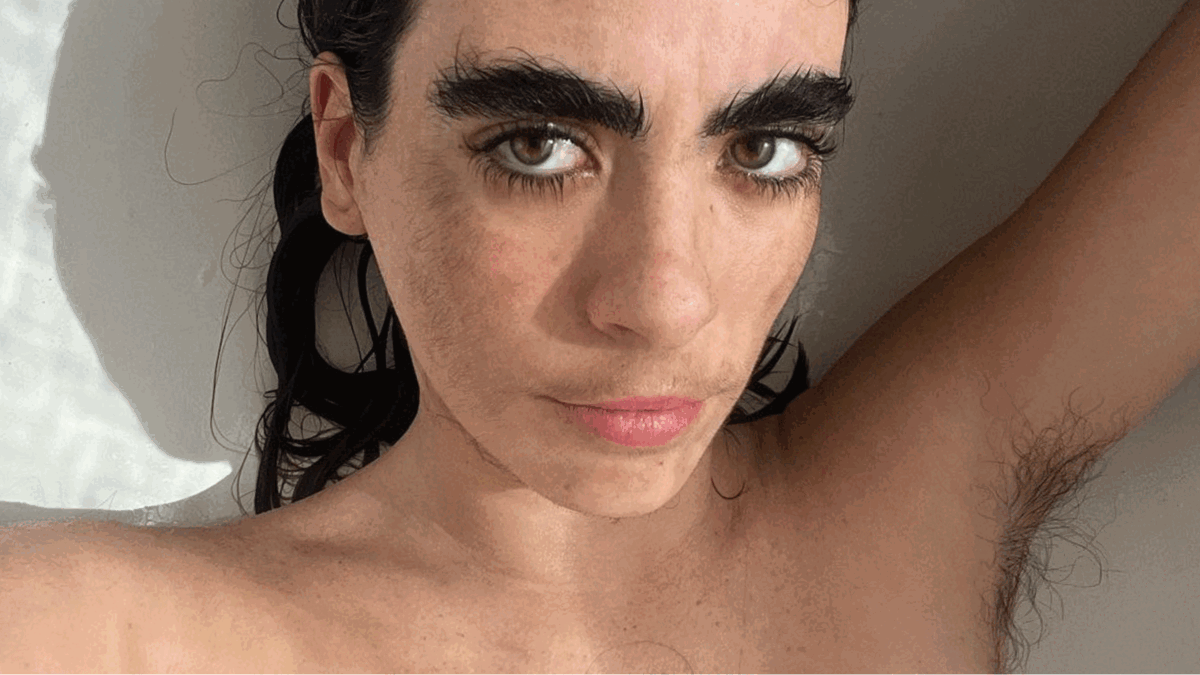 Es influencer y busca sacarle el tabú a los pelos: "La depilación no tiene sentido"