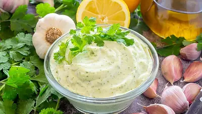 Receta de salsa de ajo y limón en 5 minutos: la combinación de frescura y sabor. Receta de salsa de ajo y limón en 5 minutos: la combinación de frescura y sabor.