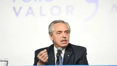 Alberto partió a China para afianzar la alianza y en busca de futuros yuanes Alberto partió a China para afianzar la alianza y en busca de futuros yuanes