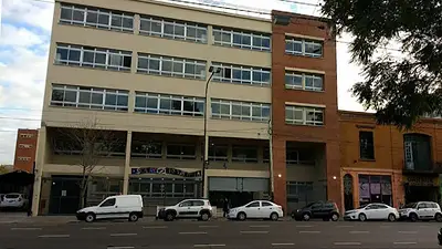 Protestas por el desprendimiento de una pared en una escuela porteña Protestas por el desprendimiento de una pared en una escuela porteña