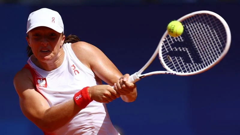 Favorita al oro Swiatek es eliminada en semifinales de tenis individual femenino