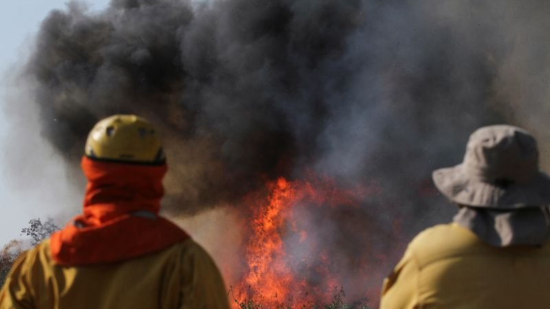 Bolivia lucha contra récord de incendios forestales y lo peor estaría por venir