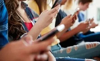 Desbarataron una red ilegal de apuestas online para adolescentes | Apuestas online
