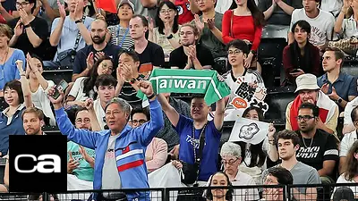 Un espectador es expulsado del bádminton de París por sostener una pancarta con el lema "Vamos Taiwán" Un espectador es expulsado del bádminton de París por sostener una pancarta con el lema "Vamos Taiwán"