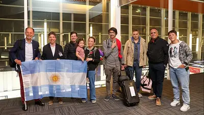 Llegó a Buenos Aires el personal de la embajada Argentina en Venezuela junto a sus familiares Llegó a Buenos Aires el personal de la embajada Argentina en Venezuela junto a sus familiares