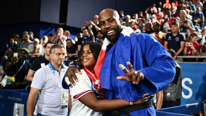 El paso de Francia a la final por equipos mixtos de judo en París hace temblar las gradas