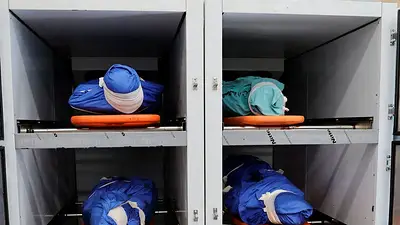 Ataques israelíes matan a 15 palestinos en una escuela de Gaza y a nueve militantes en Cisjordania Ataques israelíes matan a 15 palestinos en una escuela de Gaza y a nueve militantes en Cisjordania