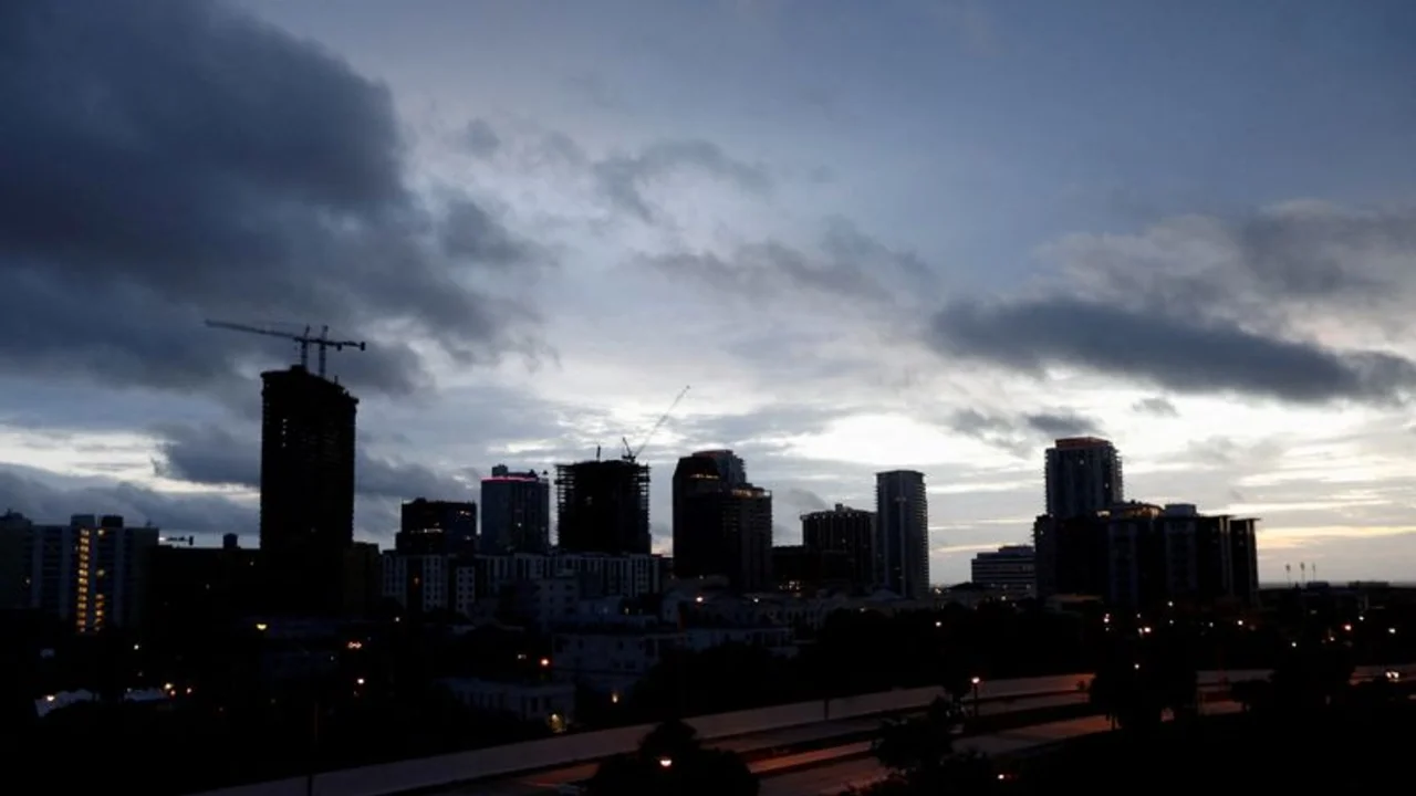Peligrosa tormenta tropical Debby se acerca a la costa de Florida por el Golfo de México