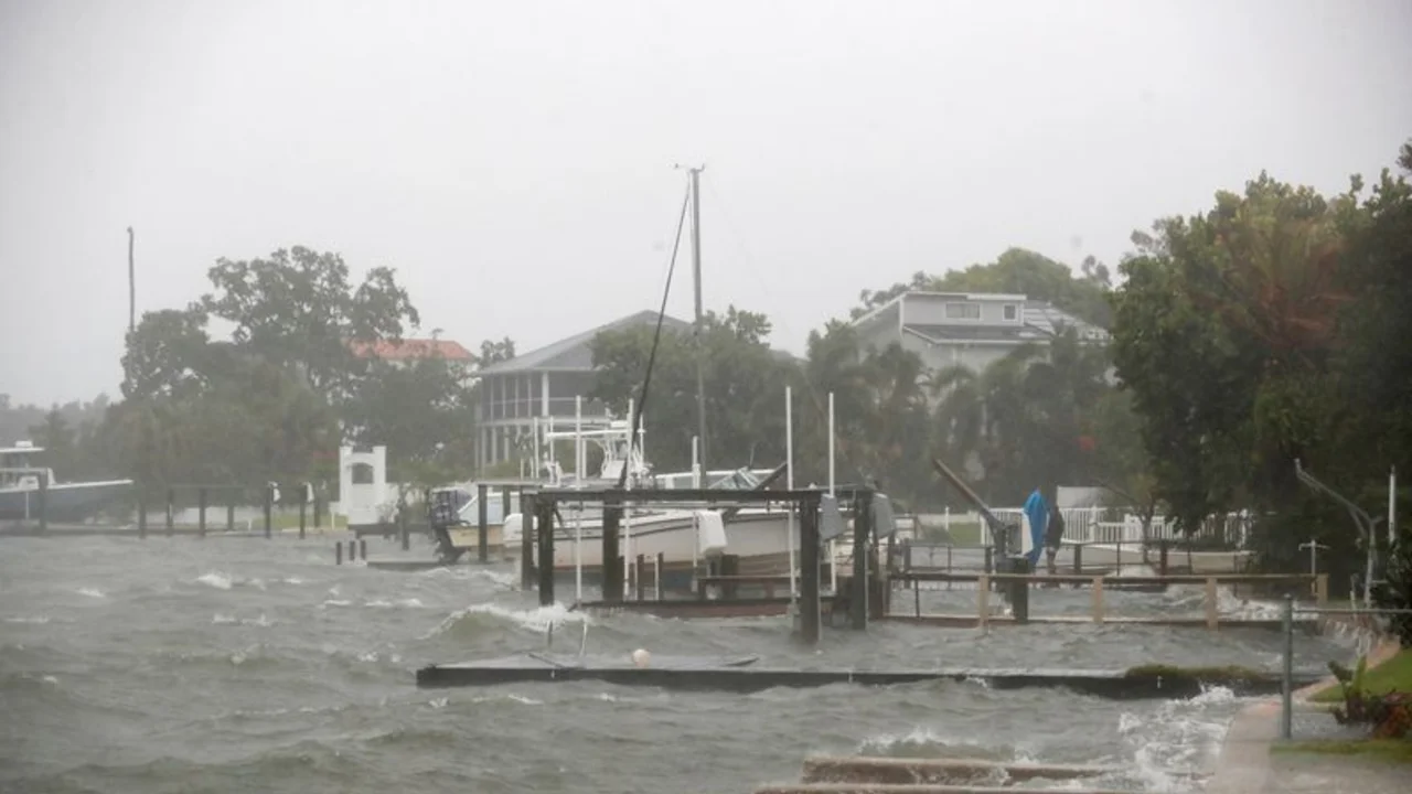 El huracán Debby apunta a la costa del golfo de Florida y se espera que suba por la costa este