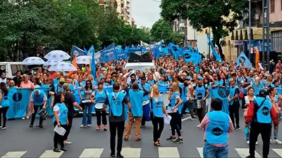 Paro docente: la UEPC, el principal gremio, confirmó un acatamiento del 70% y el Gobierno los llamó a seguir negociando Paro docente: la UEPC, el principal gremio, confirmó un acatamiento del 70% y el Gobierno los llamó a seguir negociando