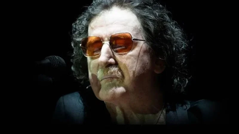 Cuál fue el anuncio de Charly García. 