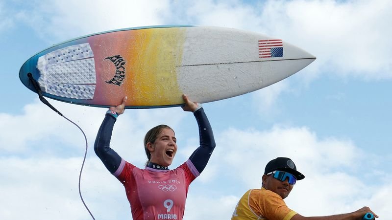 Kauli Vaast y Caroline Marks se llevan el oro olímpico en surf en Tahití