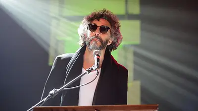 Fotografía de Fito Páez durante un recital en vivo Fotografía de Fito Páez durante un recital en vivo