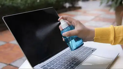 Cómo limpiar la pantalla del celular y de la notebook de manera correcta: así son los pasos a seguir. Cómo limpiar la pantalla del celular y de la notebook de manera correcta: así son los pasos a seguir.