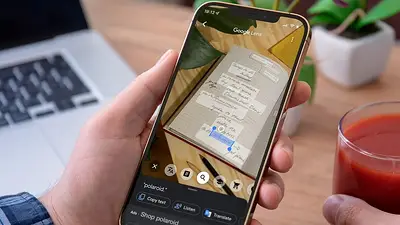Un celular usando Google Lens Un celular usando Google Lens
