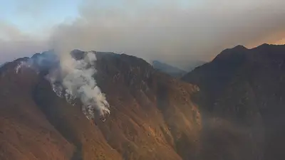La Rioja: continúan las tareas de los brigadistas para controlar los focos de incendios en el cordón del Velasco La Rioja: continúan las tareas de los brigadistas para controlar los focos de incendios en el cordón del Velasco