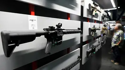 Juez de EEUU desestima gran parte de demanda de México contra fabricantes de armas estadounidenses Juez de EEUU desestima gran parte de demanda de México contra fabricantes de armas estadounidenses
