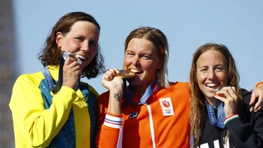 Van Rouwendaal gana el oro de natación en aguas abiertas tras atravesar el Sena