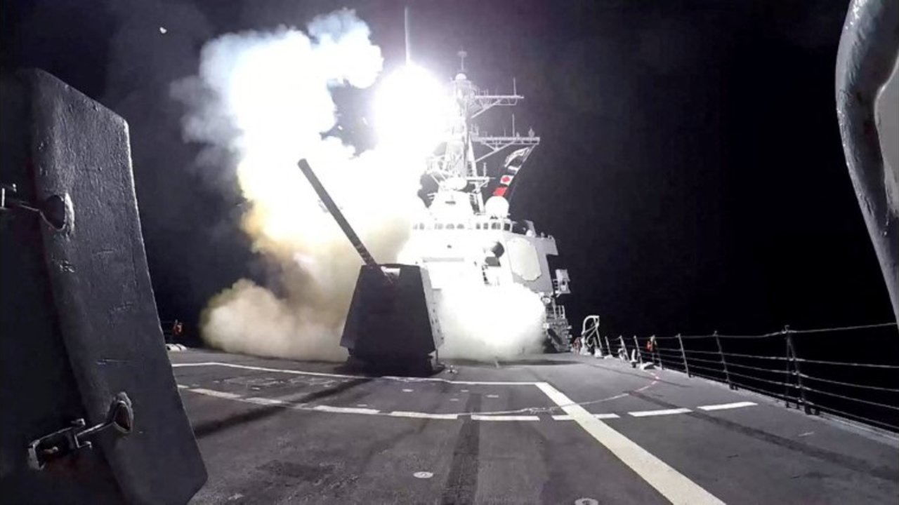 Estados Unidos ataca objetivos hutíes en Yemen tras recibir un ataque contra sus destructores