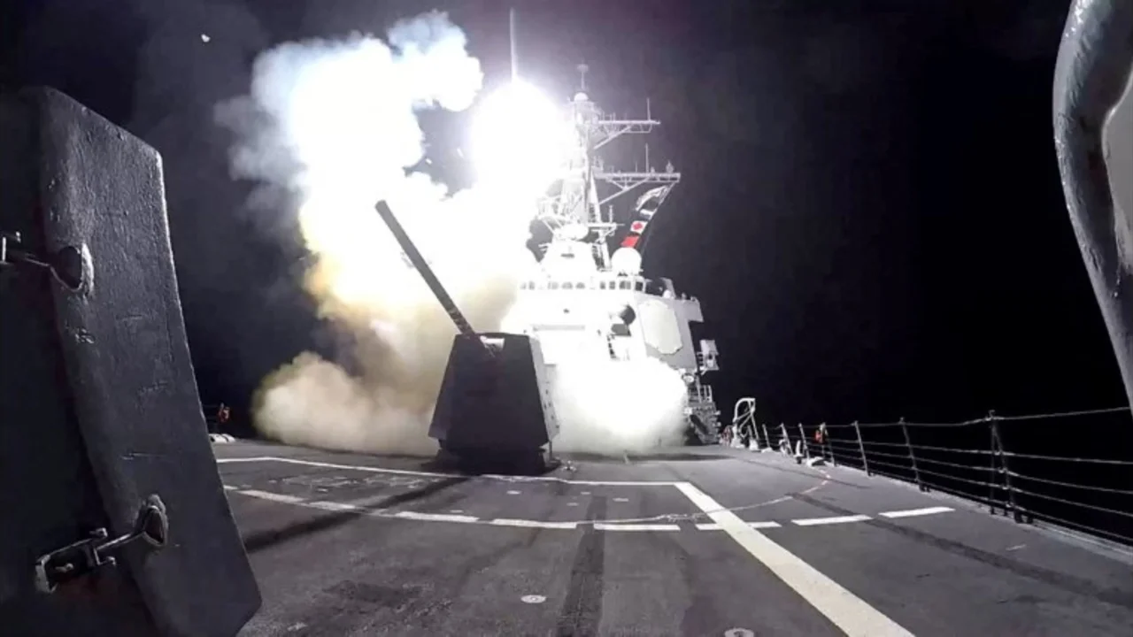 Estados Unidos ataca objetivos hutíes en Yemen tras recibir un ataque contra sus destructores