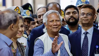 El premio Nobel Muhammad Yunus llega a Bangladés para dirigir un nuevo Gobierno provisional El premio Nobel Muhammad Yunus llega a Bangladés para dirigir un nuevo Gobierno provisional