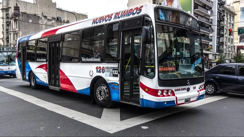 Quita de subsidios en CABA: advierten que el boleto mínimo de colectivos costaría $1.480