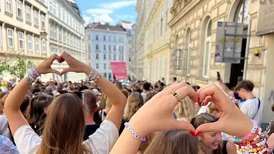 "Swifties" quedan sin consuelo tras cancelación de conciertos por un atentado frustrado "Swifties" quedan sin consuelo tras cancelación de conciertos por un atentado frustrado