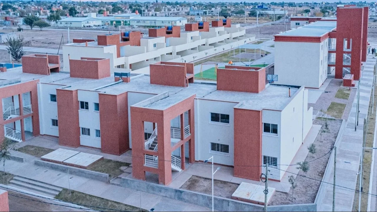 El sueño de la casa propia: 220 familias riojanas se presentaron a la licitación de viviendas en altura