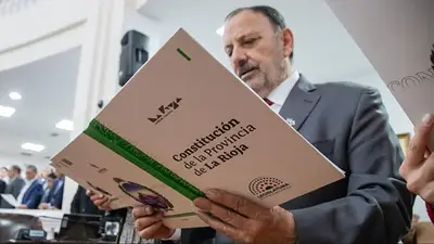 Expectativa por la jura de Quintela a la nueva Constitución riojana: los detalles del acto y los confirmados Expectativa por la jura de Quintela a la nueva Constitución riojana: los detalles del acto y los confirmados