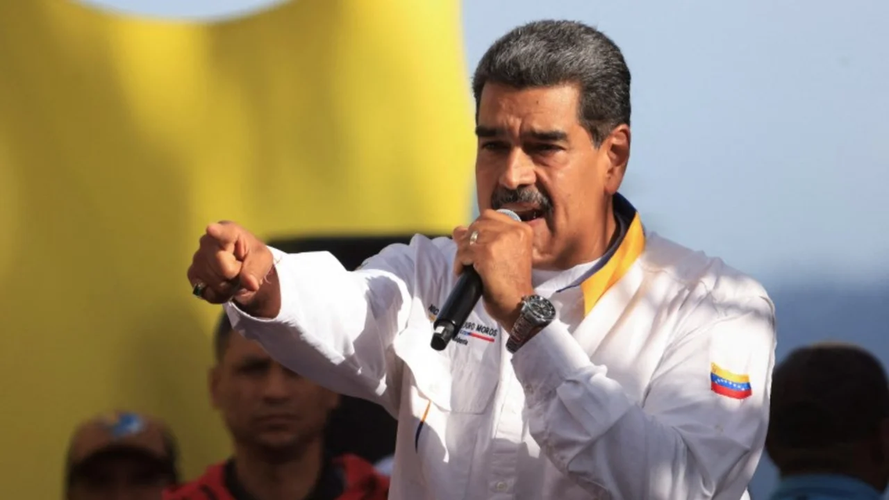 Presidente de Venezuela dice que "sacará de circulación" o bloquear la plataforma X por 10 días