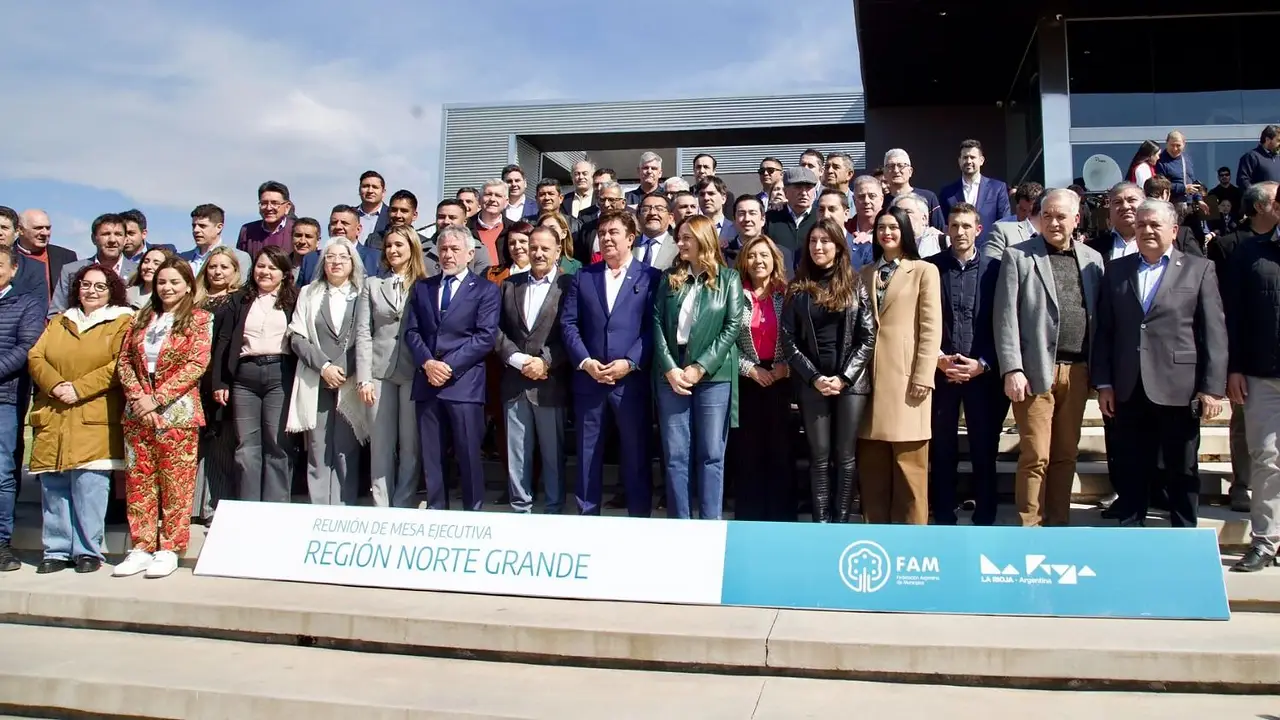 Quintela reúne al peronismo en La Rioja para acelerar la reconstrucción
