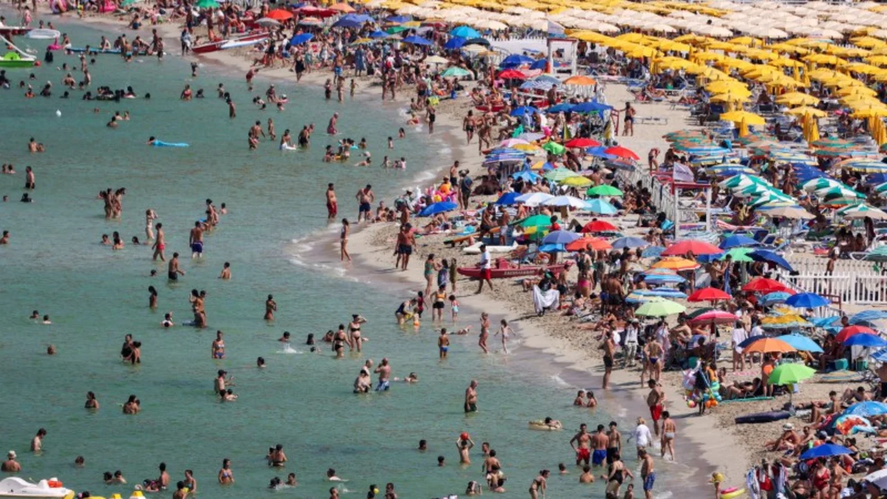 Italia cierra las sombrillas de playa mientras resurge disputa por licencias