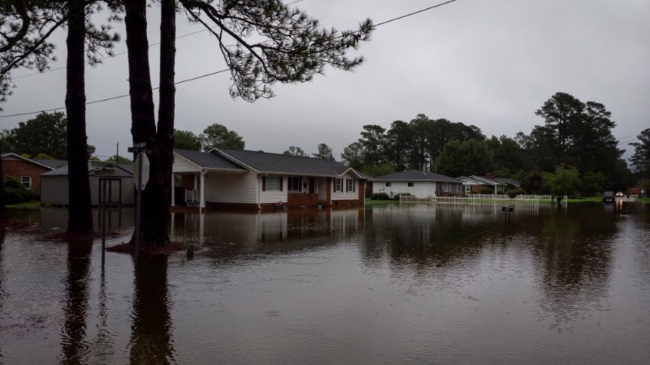 Debby gana velocidad y provoca fuertes lluvias en la costa este de Estados Unidos