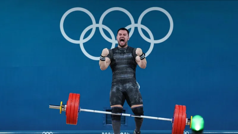 El chino Liu se adjudica el oro en la categoría masculina de halterofilia de 102 kilos