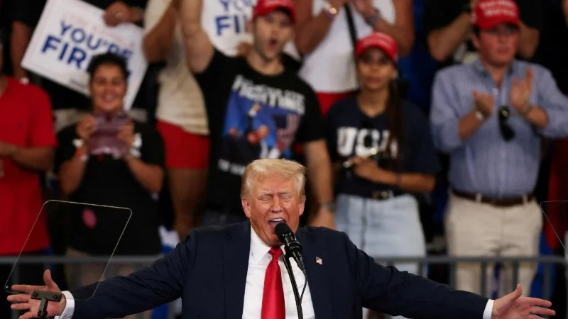 La campaña de Trump dice que fue hackeada y culpa a Irán