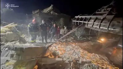 Mueren un padre y su hijo de 4 años en un ataque aéreo ruso en la región de Kiev Mueren un padre y su hijo de 4 años en un ataque aéreo ruso en la región de Kiev