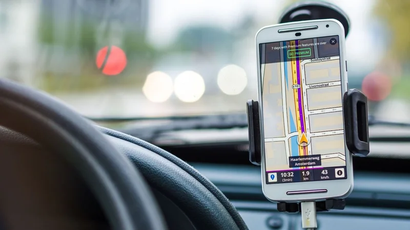 Cuáles son las nuevas funciones de Google Maps y Waze: para conducir de manera más segura.