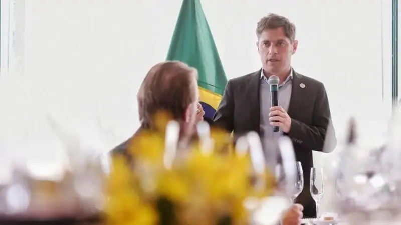 Kicillof viaja para reforzar las relaciones con Brasil, abandonadas por Milei