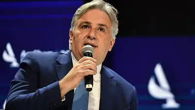 Para terminar el conflicto docente, Llaryora envió una "oferta superadora" que será analizada por el gremio Para terminar el conflicto docente, Llaryora envió una "oferta superadora" que será analizada por el gremio