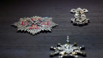 Vuelven a exhibirse las joyas robadas en la Bóveda Verde de Alemania Vuelven a exhibirse las joyas robadas en la Bóveda Verde de Alemania