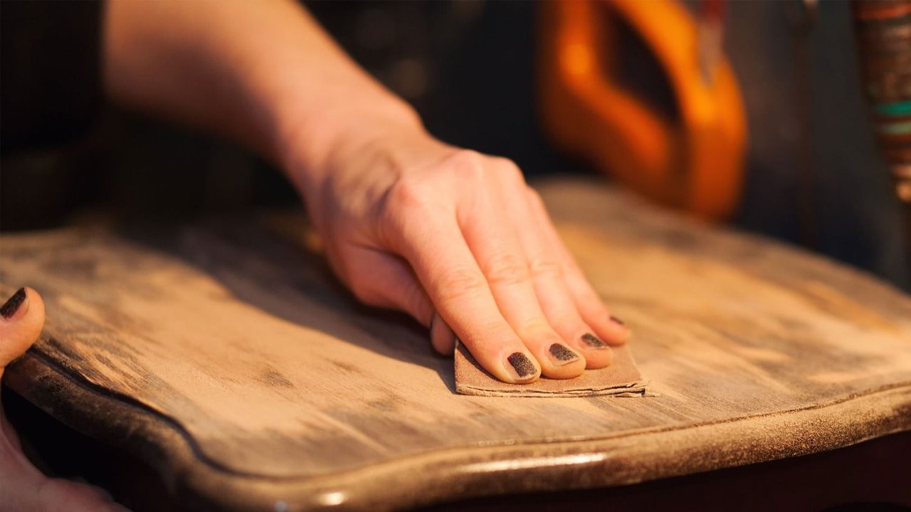 El método para restaurar una mesa es muy sencillo pero a la vez necesita varios puntos a tener en cuenta 