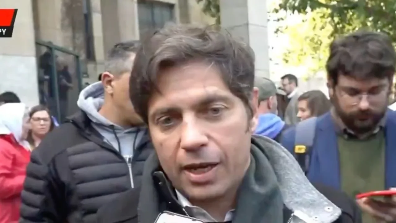 Kicillof, acompañó a Cristina Kirchner a declarar por el atentado: "Es victima de un juicio que no va para ningun lado"