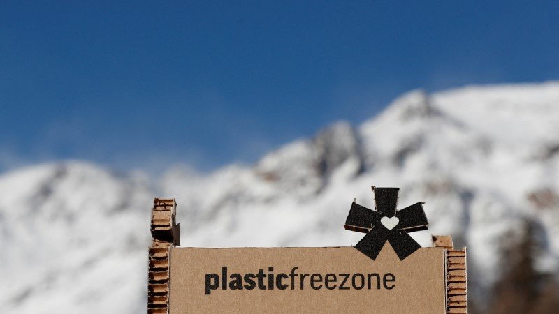 EEUU cambia de posición y apoya meta mundial para reducir la producción de plástico: fuente