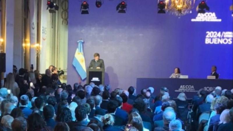 Milei en el Council: el Círculo Rojo ve un "rebotín", la huida de Posse y aplausos incómodos