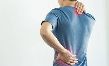 3 hábitos que hacés a diario y arruinan tu postura en silencio | Salud